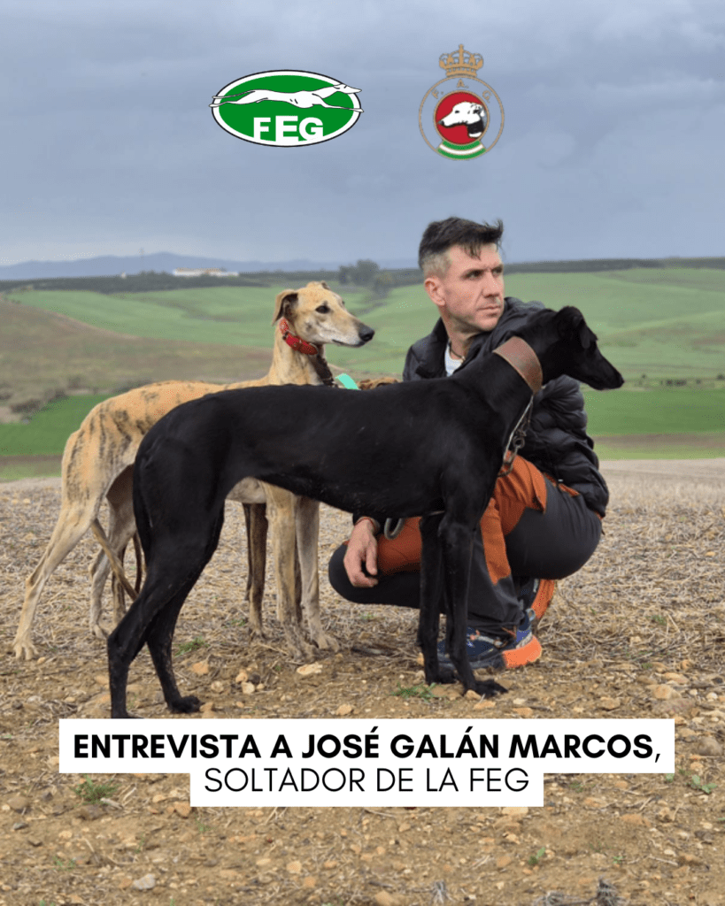 Imagen de José Galán junto a dos galgos en el campo