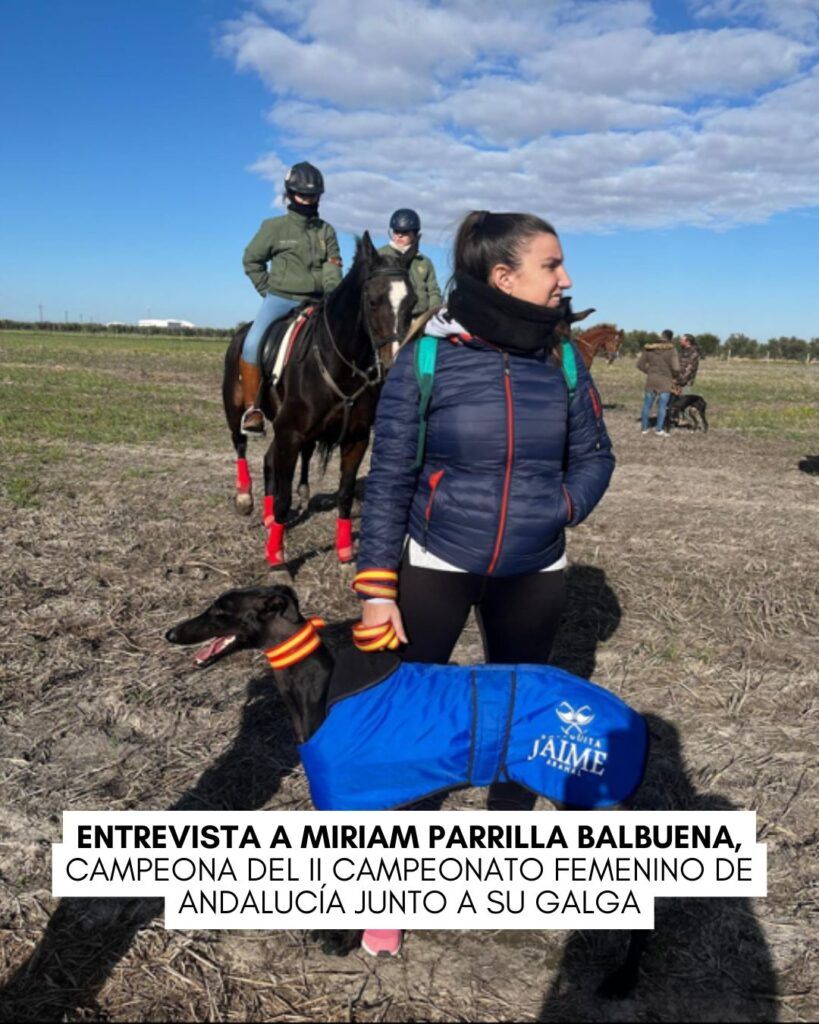Imagen de Miriam Parilla junto a su galga en el campo